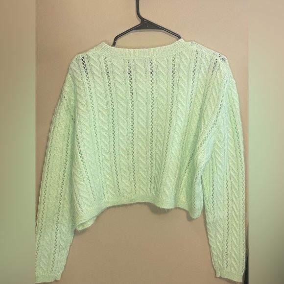 Zara wool/Alpaca crop knit sweater in light green.
Size medium, NWOT - Picture 9 of 10